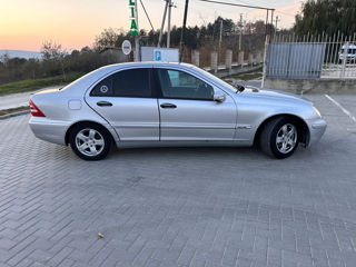 Mercedes C-Class foto 2