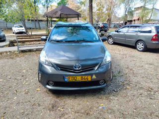 Toyota Prius v