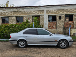 BMW 5 Series foto 2