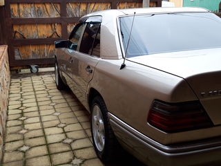 Mercedes Series (W124) foto 6