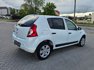 Dacia Sandero foto 2