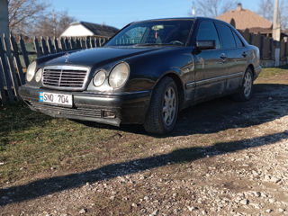 Mercedes E-Class foto 2