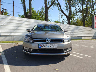 Volkswagen Passat foto 2