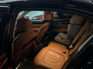 BMW 7 Series фото 4