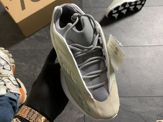 Adidas Yeezy Boost 700 V3 White & Grey Unisex foto 3