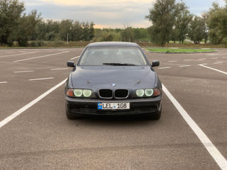 BMW 5 Series foto 3