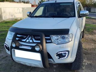 Mitsubishi Pajero Sport foto 3