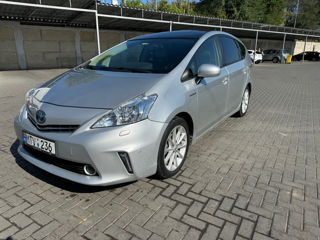 Toyota Prius v