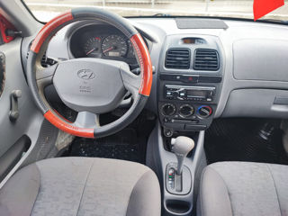 Hyundai Accent фото 5