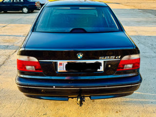 BMW 5 Series foto 4