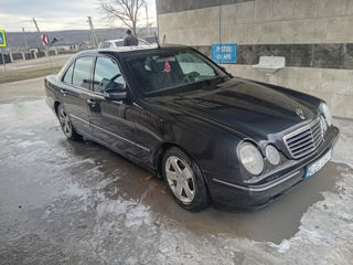 Mercedes E-Class foto 4