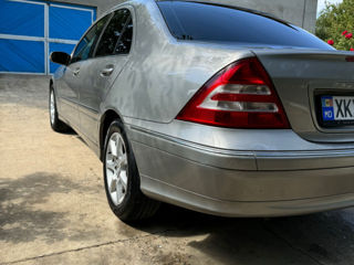 Mercedes C-Class foto 8