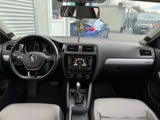 Volkswagen Jetta foto 7