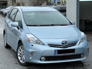 Toyota Prius v foto 3