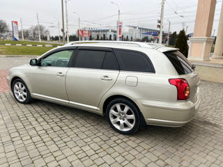 Toyota Avensis foto 4