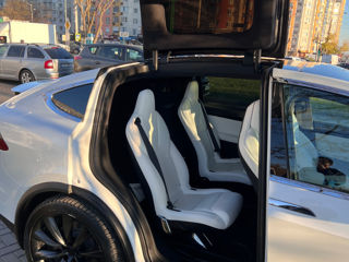 Tesla Model X foto 9