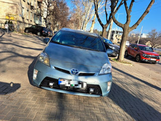 Toyota Prius v foto 5