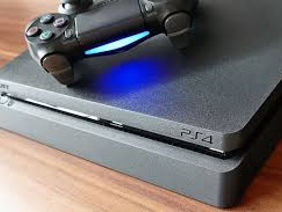 Vând PS4 slim aproape nou nouț (urgent)