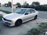 BMW 5 Series foto 2