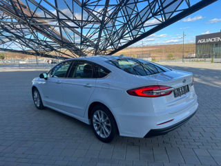 Ford Fusion foto 2