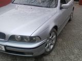 BMW 5 Series foto 2