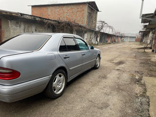 Mercedes E-Class foto 4