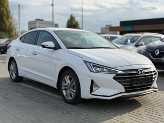 Hyundai Elantra foto 2