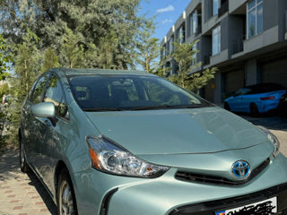 Toyota Prius v foto 1