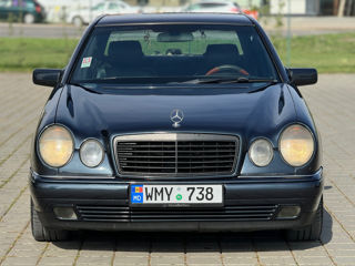 Mercedes E-Class foto 2