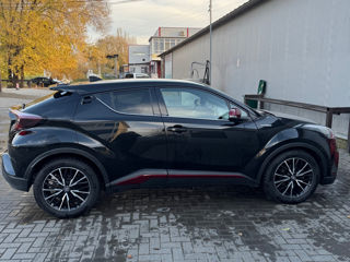 Toyota C-HR foto 2