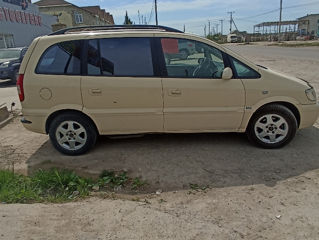 Opel Zafira foto 2