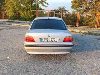 BMW 7 Series foto 2