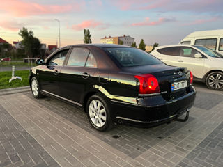 Toyota Avensis foto 4