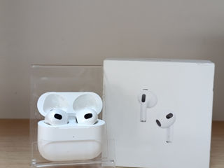 Căştile Airpods 3nd generation