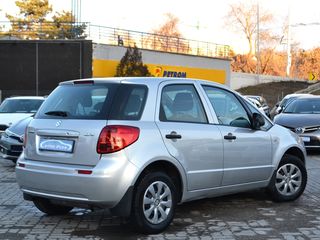 Suzuki SX4 foto 3