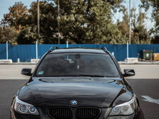 BMW 5 Series foto 1