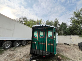 Rulotă mobilă pentru comercializarea cafea și produse de patiserie  foto 3