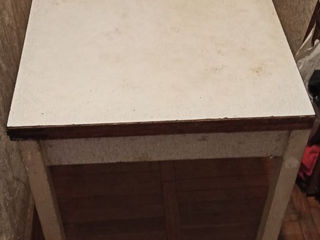 Квадратный прочный и устойчивый стол, раскладной для стройки и ремонтных работ foto 1