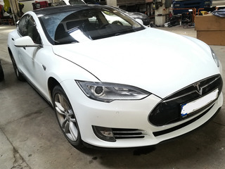 Tesla Model S foto 1