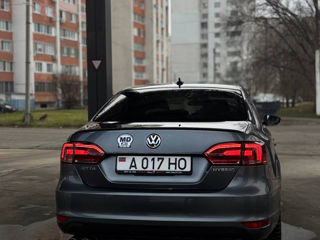 Volkswagen Jetta foto 2