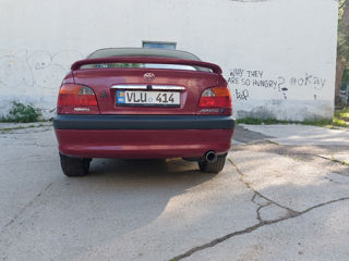 Toyota Avensis foto 3