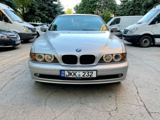 BMW 5 Series foto 1