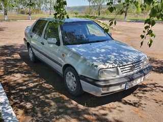 Volkswagen Vento foto 4