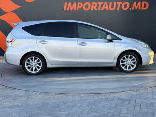 Toyota Prius v foto 5