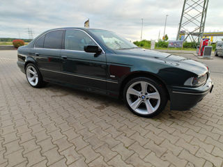 BMW 5 Series foto 1