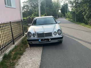 Mercedes E-Class foto 2