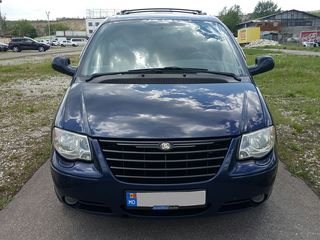 Chrysler Voyager foto 2