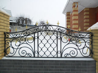 Забор кованный ,ворота , решетки , перила , козырьки и т.д.Gard forjat, porți, zăbrele, balustrade,