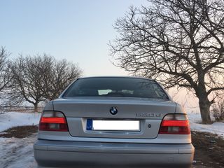 BMW 5 Series foto 4