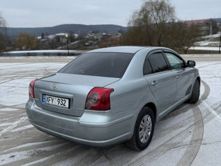 Toyota Avensis foto 4